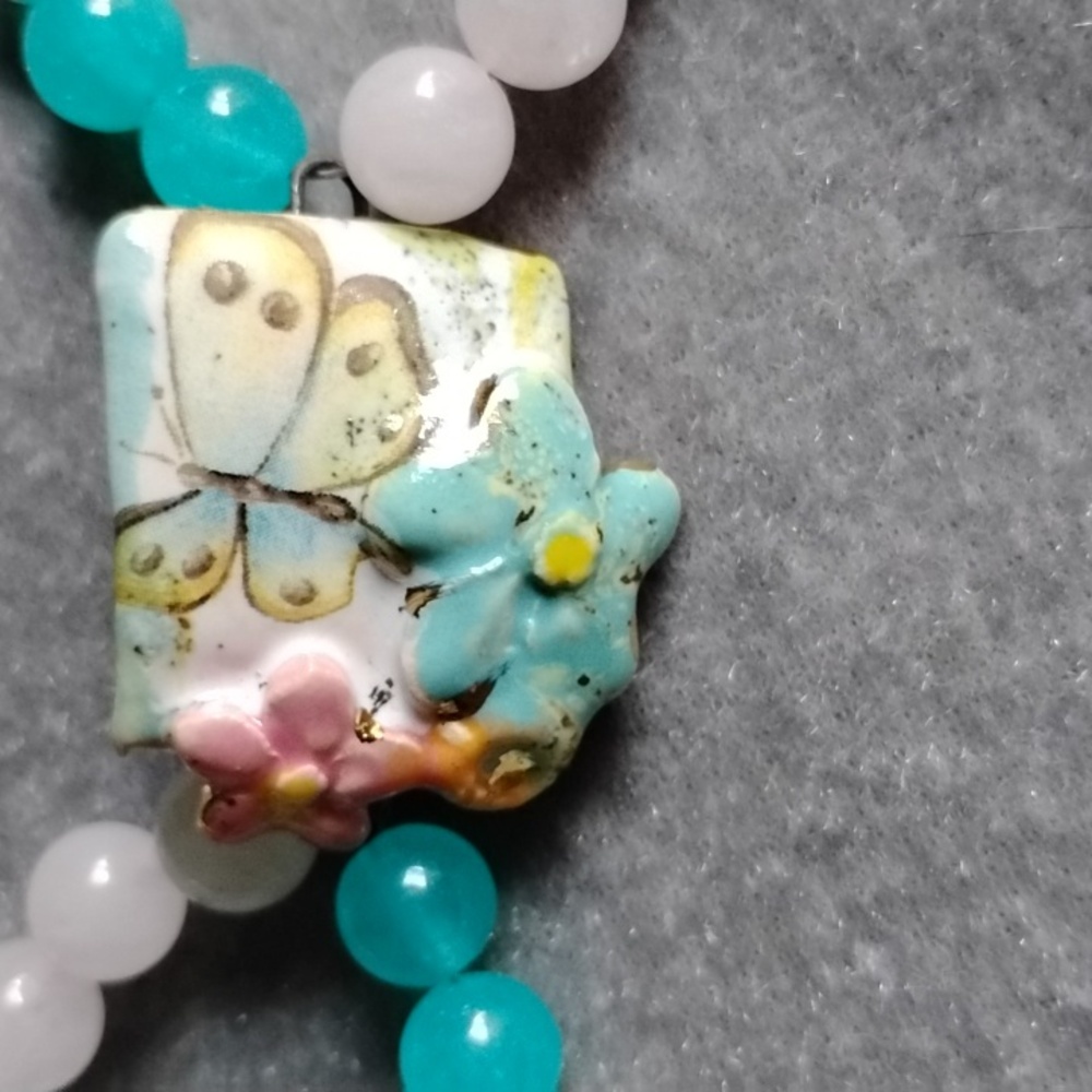 🩷Hand Crafted Butterfly/Floral Charm Beaded Bracelet🩷 - Picture 4 of 6